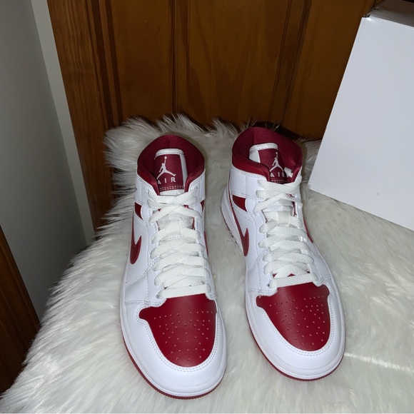 Air Jordan New in Box White Burgundy Red MID Women 6.5 LOOK!!! - Picture 3 of 10